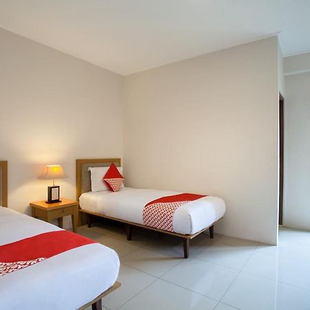 Oyo 107 Kusuma Kemang Suite Джакарта Экстерьер фото