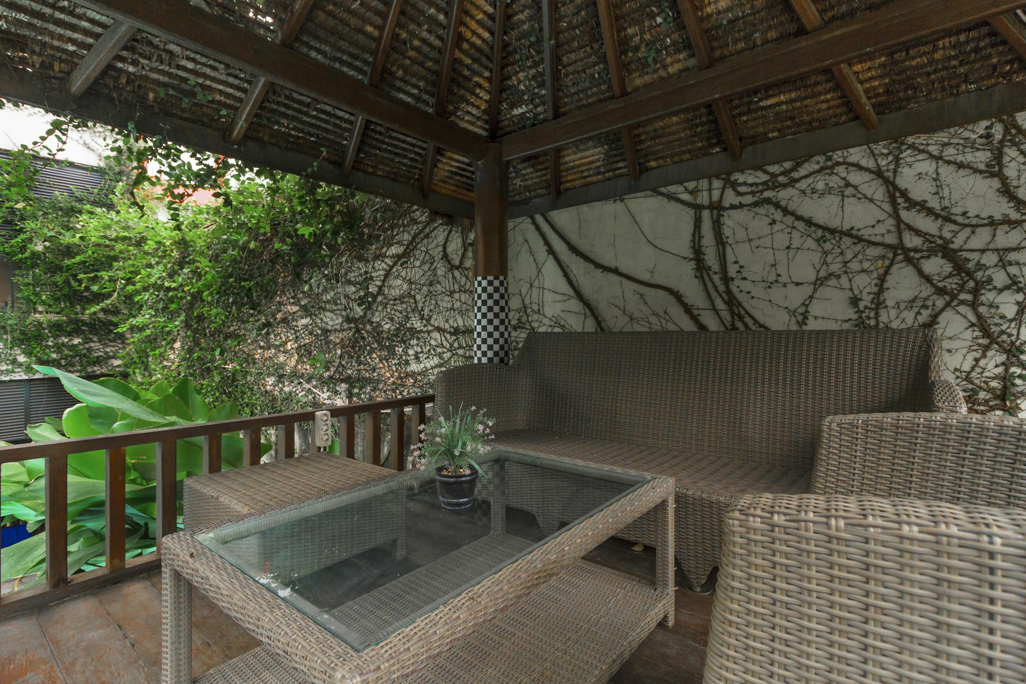 Oyo 107 Kusuma Kemang Suite Джакарта Экстерьер фото