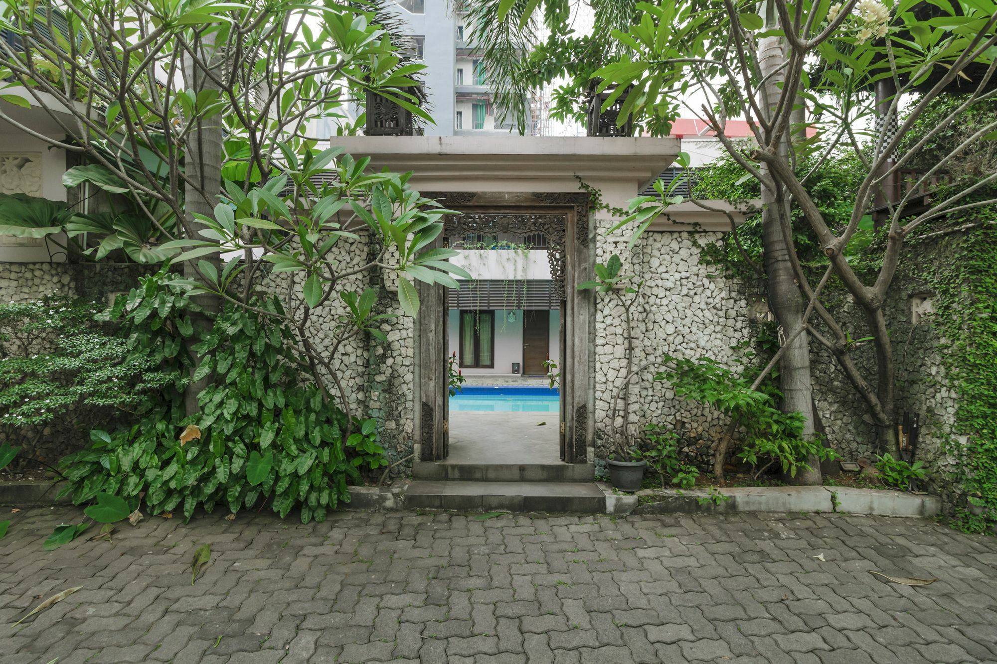 Oyo 107 Kusuma Kemang Suite Джакарта Экстерьер фото
